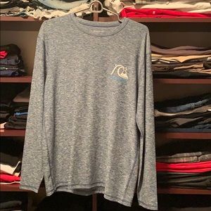 Qucksilver men’s M surf long sleeve shirt